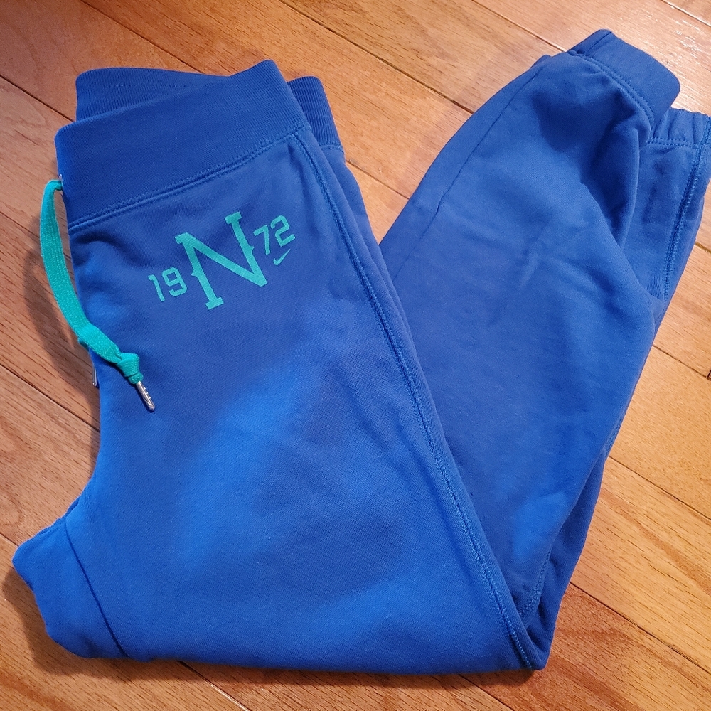 Nike capri sweatpants